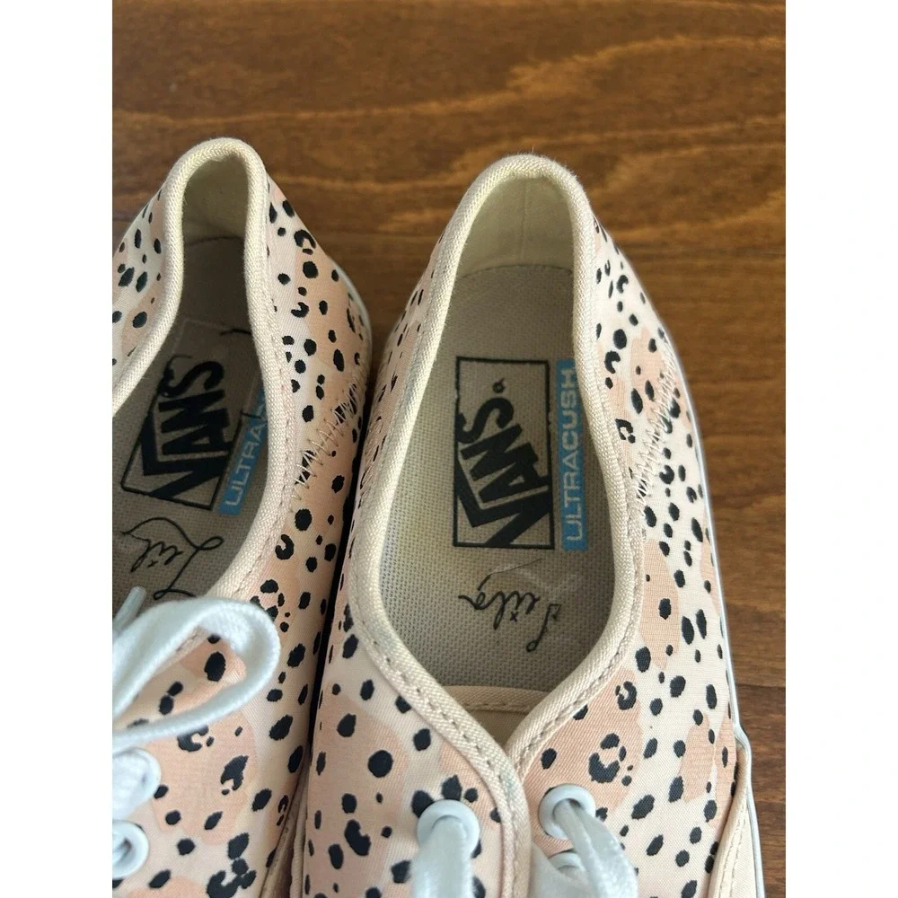 RARE Vans X Leila Hurst‎ Tiny Animal Low Top Sneakers Men 8 Women's 9.5 Peach